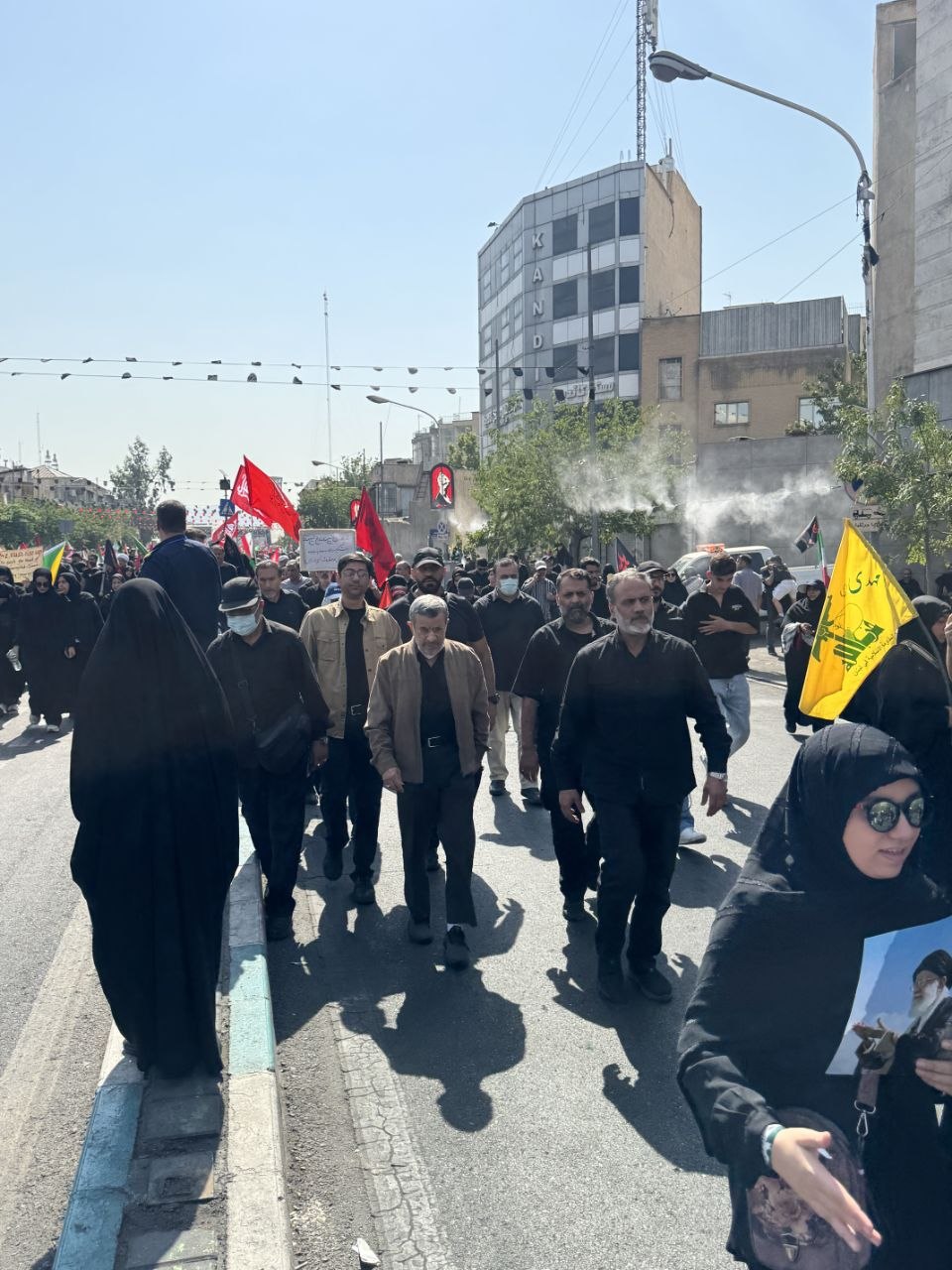 احمدی نژاد در مراسم تشییع