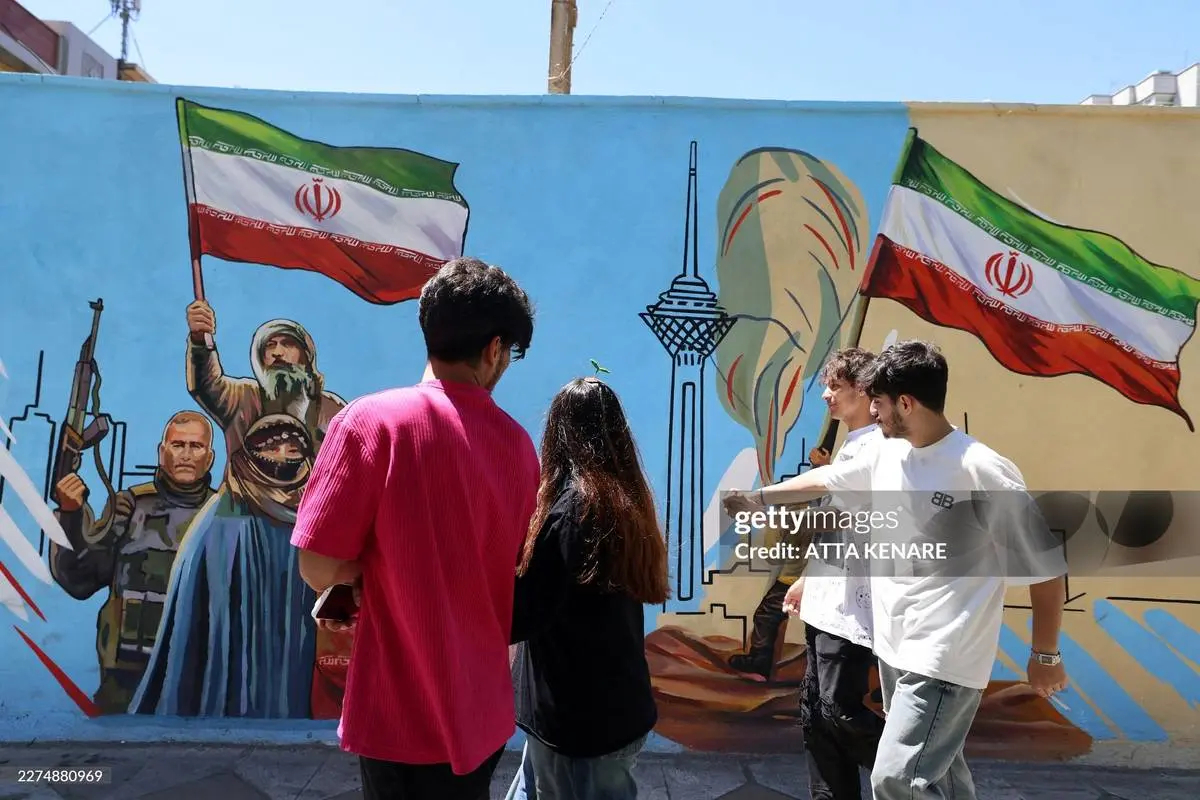 دیوارنگاره های جنگی تهران گتی ایمیج