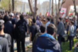روزنامه اطلاعات: دانشجو را از دانشگاه نرانید؛ بگذارید اعتراض در دانشگاه بماند