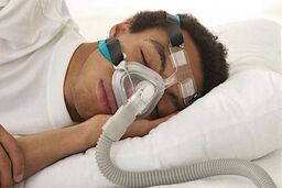 این ۷ عادت‌ را برای کنترل آپنه خواب بدون دارو تغییر دهید