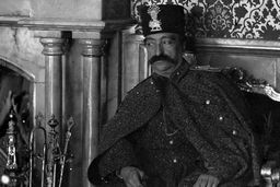 سلفی ناصرالدین‌شاه با همسرانش در کاخ گلستان