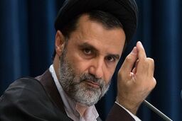 نبویان چه کسانی را «ترسو» خواند؟