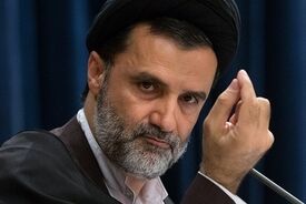 نبویان چه کسانی را «ترسو» خواند؟
