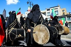 تصاویر | حضور زنان و دختران با پوشش های متفاوت در مراسم چهلم رهبر شهید