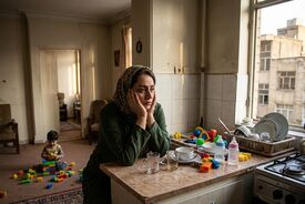 آیا کار کردن زنان هنوز یک انتخاب است یا در بسیاری خانه‌ها یک ضرورت خاموش؟