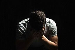 آیا روان‌شناسی زرد، غم را هم غیرقانونی کرده است؟