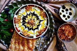 ببینید| غذای روستایی در ایران؛ پخت آش رشته سنتی و نان محلی در روستایی کوهستانی