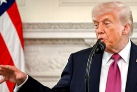 ایندیپندنت: ترامپ هیچ درکی ندارد که تا چه حد جهان را به سوی فاجعه اقتصادی می‌برد