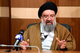 احمد خاتمی: تیم مذاکره‌کننده ذره‌ای از اصول کوتاه نیاید