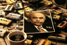 امیر عباس هویدا؛ ارکیده، کروات، پیپ، ۱۳ سال نخست‌وزیر و دو گلوله!