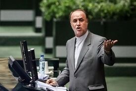 نائب رئیس مجلس: هر وقت دلمان خواست یک کشتی را از تنگه هرمز عبور بدهیم، می‌دهیم