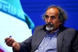 آزادارمکی: اعتراضات خاموش نشده و فقط مدنی‌تر شده است/بازداشت و سرکوب شکاف اجتماعی را عمیق‌تر می‌کند