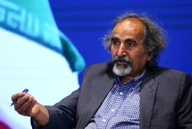 آزادارمکی: اعتراضات خاموش نشده و فقط مدنی‌تر شده است/بازداشت و سرکوب شکاف اجتماعی را عمیق‌تر می‌کند