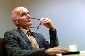 فراستخواه: خشونت دموکراسی نمی‌آورد؛ تنها راه نجات، دفاع از جامعه است