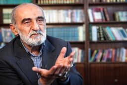حسین شریعتمداری: بعضی مواضع قالیباف با جریان غربگرا همسویی دارد