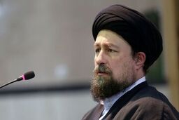 سیدحسن خمینی: بر مردم واجب است که تا پایان جنگ با لباس سیاه در صحنه حاضر باشند