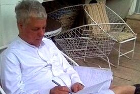 خاطرات هاشمی: محسن سازگارا که پنج روز قبل توسط وزارت اطلاعات بازداشت شده و اعتصاب غذا کرده بود، آزاد شده