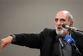  شریعتمداری: دستگاه امنیتی و قوه قضائیه با کسانی که در مورد بازگشایی تنگه حرف می زنند برخورد کنند و نتیجه را گزارش بدهند