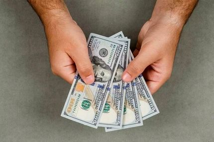 صعود قیمت دلار به کانال ۱۶۴ هزار تومان 