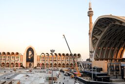 ببینید | آماده سازی مصلی بزرگ تهران برای برگزاری آیین باشکوه وداع با پیکر رهبر شهید