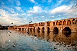 آب زاینده رود فردا به اصفهان می رسد