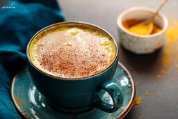  بمب انرژی زرد؛ لاته زردچوبه به جای قهوه صبحگاهی برای روزهای بی‌حوصلگی