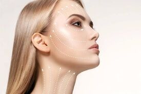 ببینید | چند دقیقه تمرین ساده برای لیفت طبیعی صورت