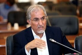 راغفر: تصمیم‌گیری‌های کلان اقتصادی بیرون از دولت انجام می‌شود