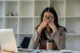 شاید بدن شما به دلیل کم‌آبی، استرس را شدیدتر از آنچه هست تجربه می‌کند!