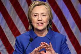 هیلاری کلینتون: شاید کلید خروج از بحران ایران در پکن و دهلی‌نو باشد! 