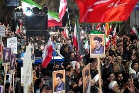 روزنامه اصولگرا: تجمعات شبانه دچار فتنه شده و میدان به دست نفاق‌افکن‌ها افتاده است
