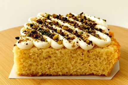 طرز تهیه کیک سه شیر پسته با بافت ابریشمی