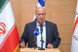 توپ جام جهانی ۳۲ میلیون، حقوق کارگران ۲۲ میلیون؛ بلیت تاج به کانادا ۲ میلیارد!