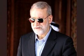 تصویری از لاریجانی در کنار آیت‌الله سید مجتبی خامنه‌ای