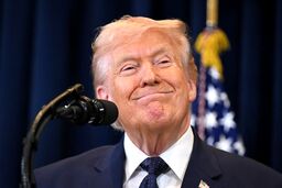 ترامپ: شاید برای تفریح یکی دو بار دیگر خارگ را بزنیم!