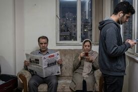 دو تاب‌آوری زیر یک سقف؛ دهه‌شصتی‌های سخت‌جان، نسل زدی‌های خسته