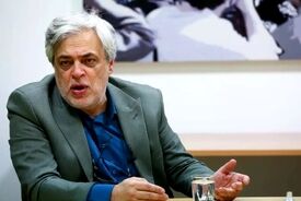 محمد مهاجری: مخالفان آتش‌بس و مذاکره حتی برای رهبری تعیین‌تکلیف می‌کنند 