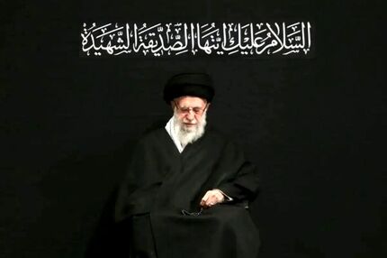 ببینید | آماده‌سازی محل قرارگرفتن پیکر رهبر شهید در مصلی تهران