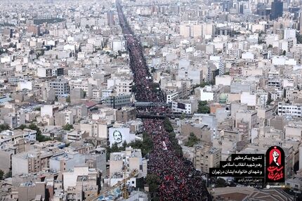 تصاویر هوایی از حضور جمعیت عظیم مردم تهران در تشییع رهبر شهید انقلاب
