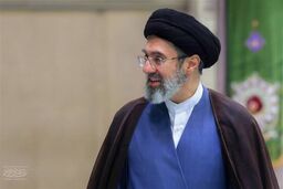 عکس | آیت الله سید مجتبی خامنه ای در حرم امام حسین (ع) 

