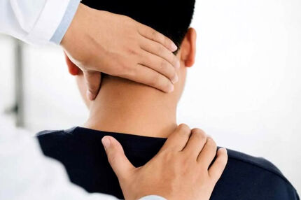 ببینید | چگونه قوز گردن ناشی از استفاده زیاد از موبایل را اصلاح کنیم؟