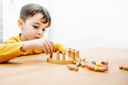 جنگ چگونه زندگی کودکان اوتیسم را دگرگون می‌کند؟