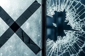 چگونه به شیشه‌ها برای حفاظت از موج انفجار برچسب بزنیم؟