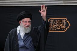 ویدیویی وایرال شده از دعای رهبر شهید انقلاب با حضور گسترده شهدای انقلاب 