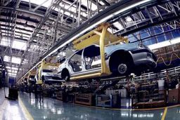 صادرات خودرو ایران در ۱۰ سال اخیر؛ از اوج ۱۳۹۵ تا افت ۱۴۰۳
