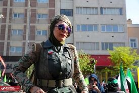 ببینید | تصاویر خبرگزاری فرانسه از راهپیمایی دختران جان‌فدای ایران