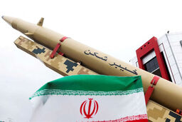 حمله روزنامه اصولگرا به سایت جبهه پایداری : نمی‌دانید وسط جنگیم؟