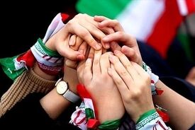 روزنامه اصولگرا: پیام رهبری یعنی کسی به مسئولان کشور برچسب سازشکاری نزند | مردم به امضای تفاهم نامه دلخوشند