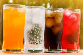 نوشیدنی‌های شیرین؛ متهم تازه در افزایش اضطراب نوجوانان