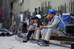 روزنامه اطلاعات: جلوی تعدیل کارگران و بیکار شدن آنها را بگیرید